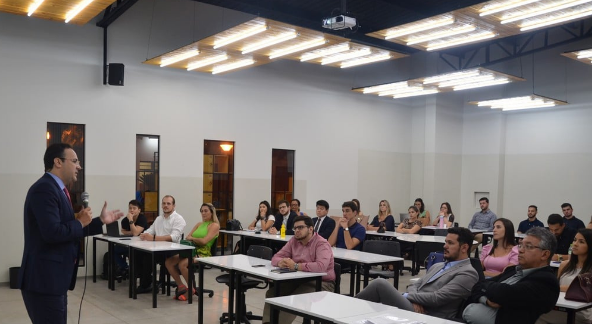 imagem-https://noticias.toledoprudente.edu.br/noticia/2024/6/pos-graduacao-da-toledo-prudente-anuncia-novos-cursos-de-direito-